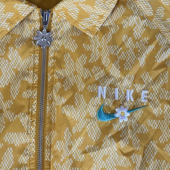 NIKE Swoosh DM6313 743 Womens Sportswear Crop Jacket Size XL Flower Power - Picture 2 of 6